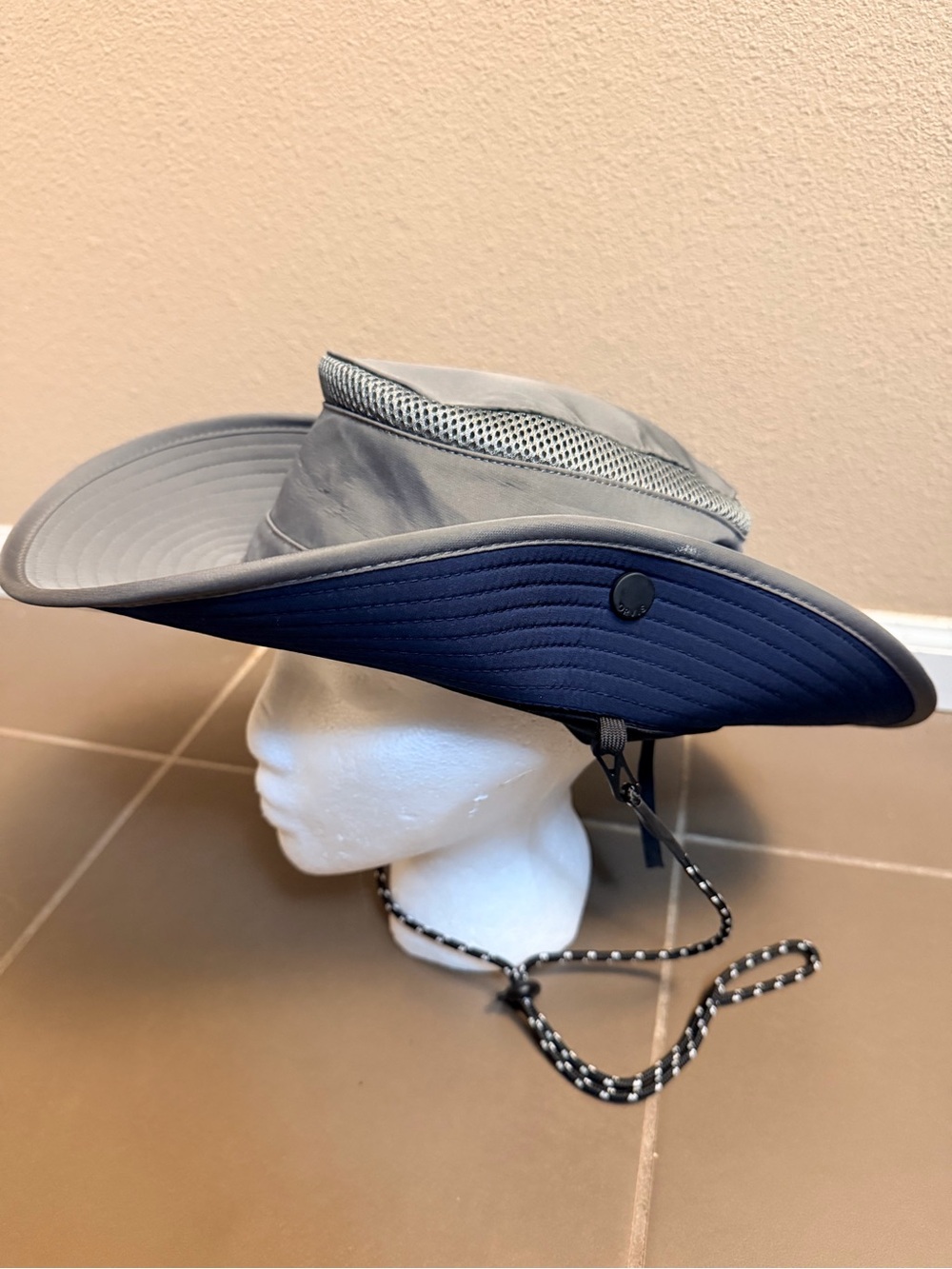 ORVIS Tech Hat Wide Brim Sun Protection Adjustable Unisex Pocket Gray Mesh Vent